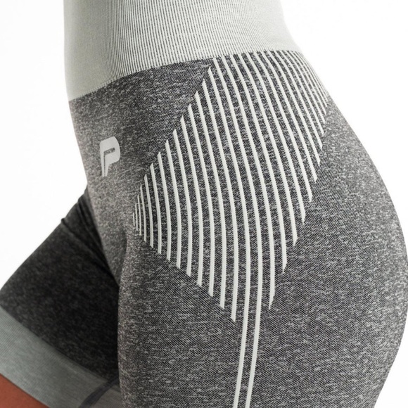 NWT. Pursue Fitness ADAPT seamless shorts.  Size MEDIUM.  Color: Light Grey - Picture 11 of 11
